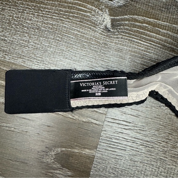 Victoria's Secret Strapless Black and White Lace Bra - Picture 3 of 5